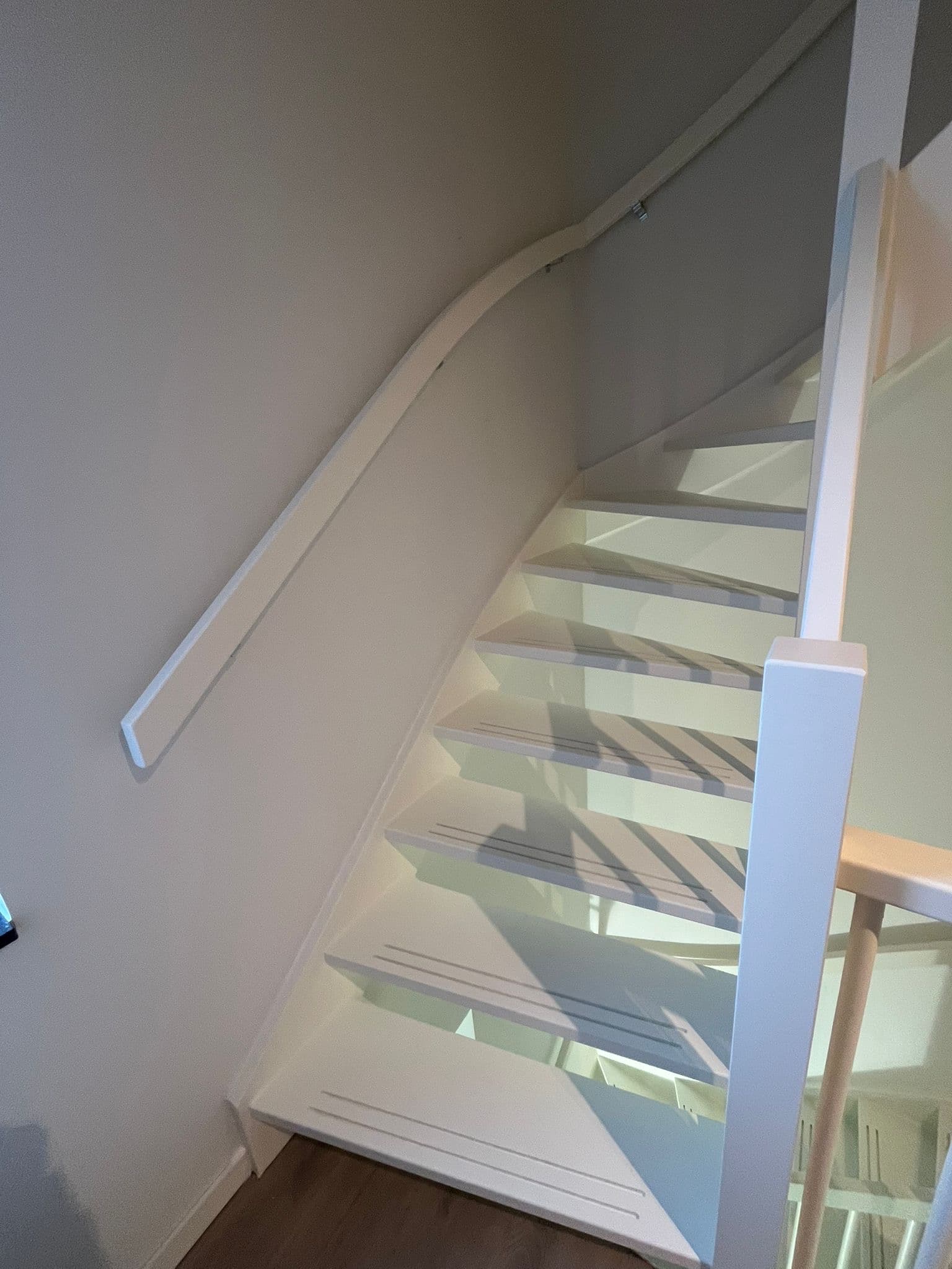 Binnenwerk (na) — Strak gesausd en afgewerkt. N. Boersma Schilderwerken, Drachten.